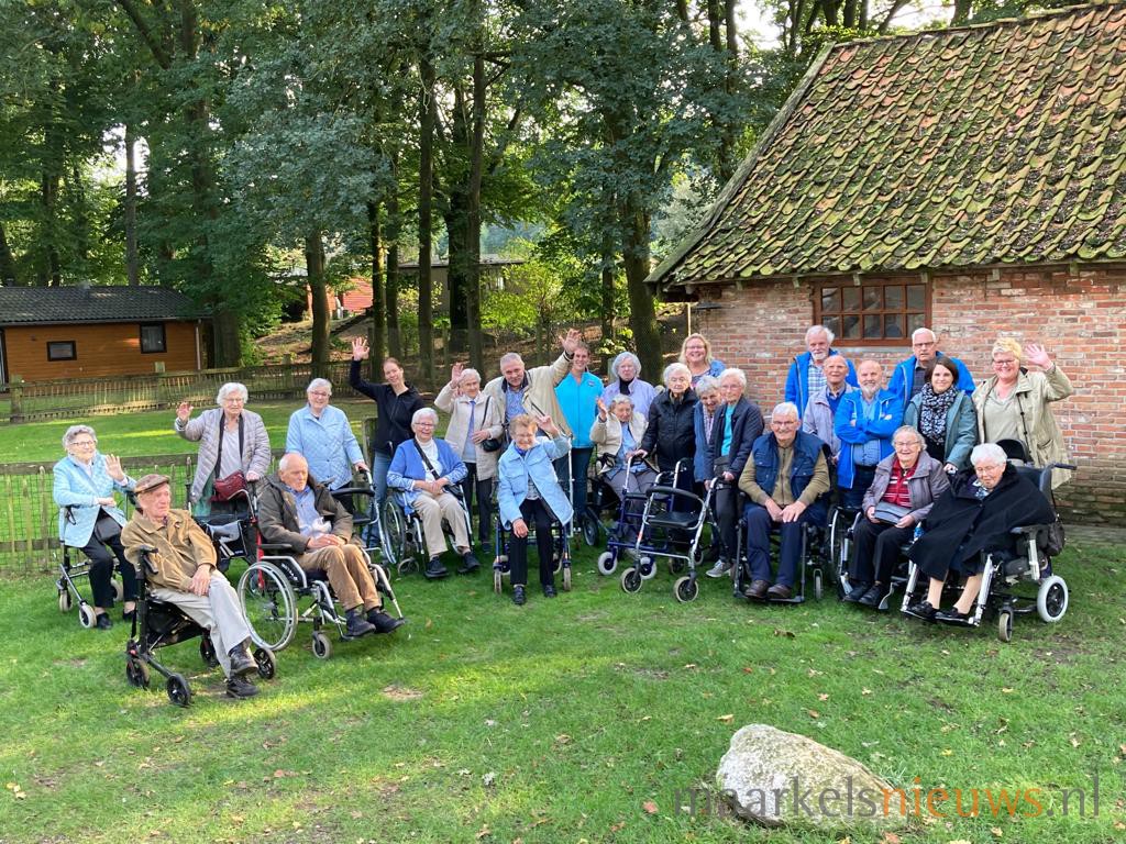 Senioren erop uit met Carint - Maarkelsnieuws