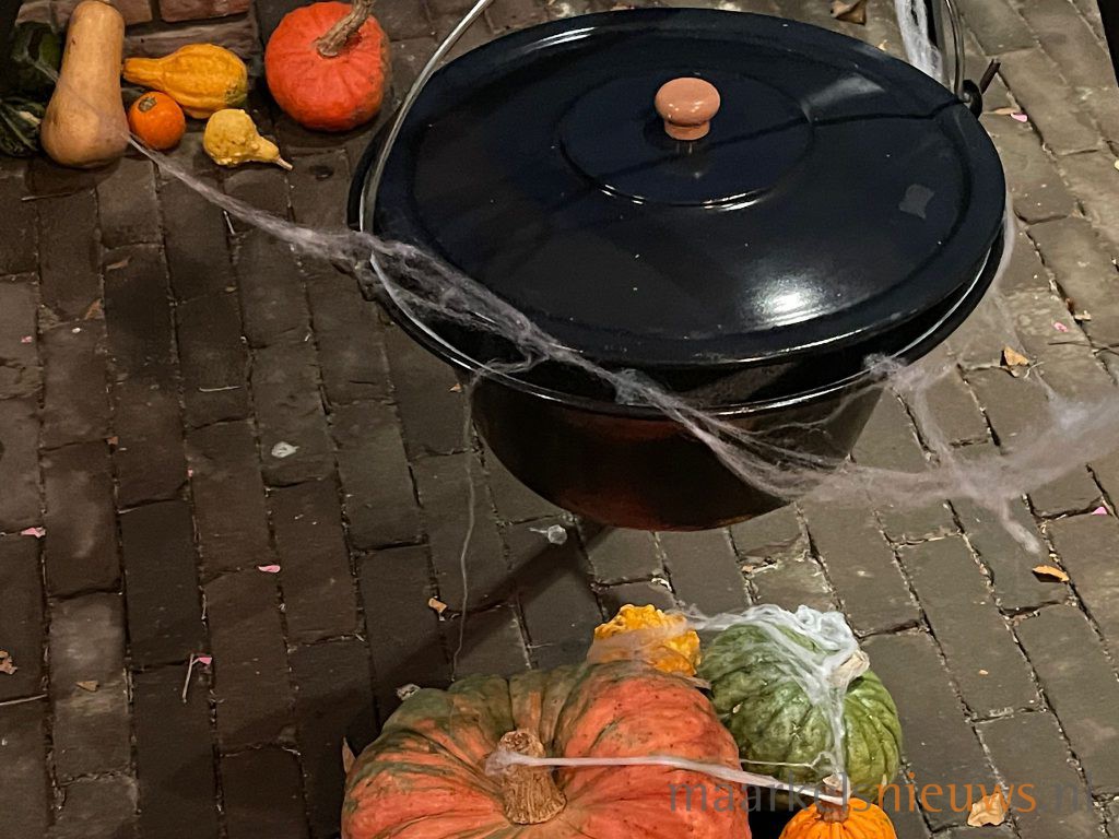 Wie pakt de handschoen op voor het Halloween spektakel Beusbergen?