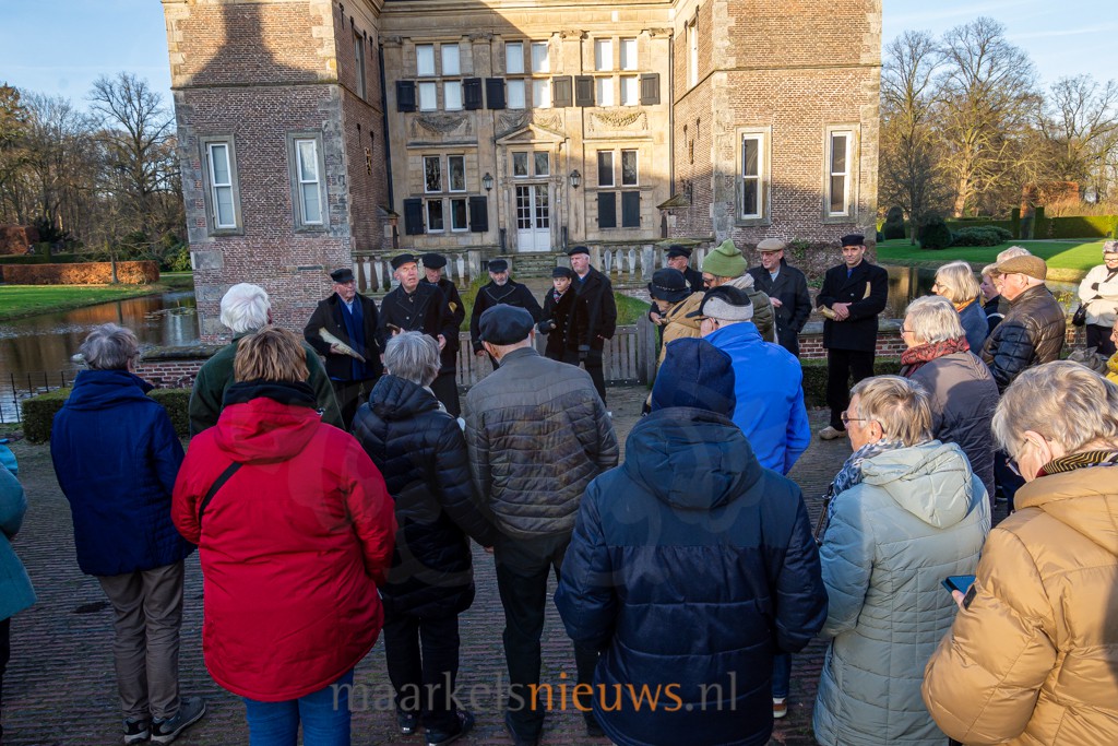 Ossenhoornblazers luiden adventstijd in Markelo in