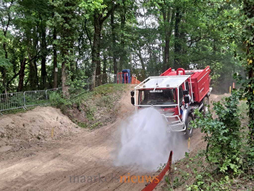 Noaberschap brandweer en motorcross op Herikerberg