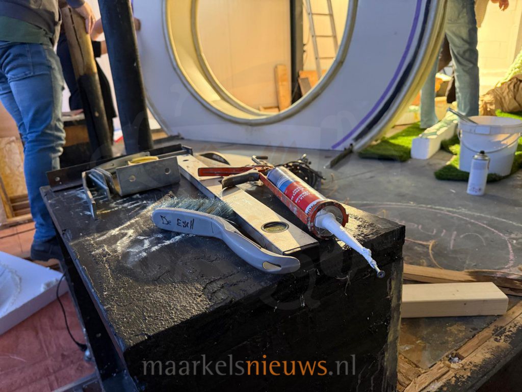 Wagenbouwers druk in de weer voor optocht Dorpsfeest Markelo