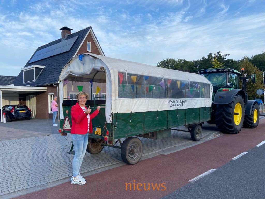 Juf Janni zwaait Brookschole uit