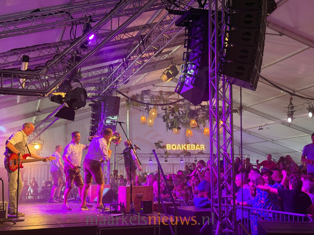 Feesttent weer op z’n kop met Wahnsinn