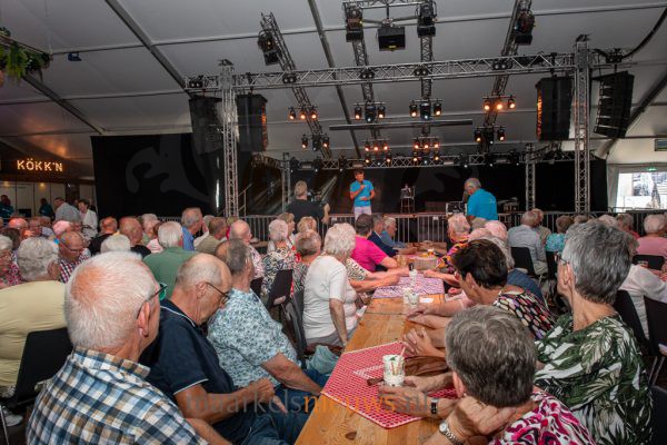 Start Dorpsfeest: ‘Ouderwets Gezellig’ maakt naam waar