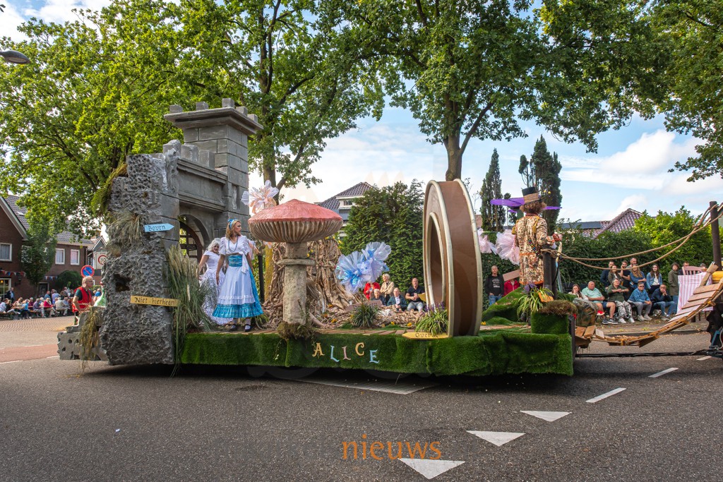 De Esch wint juryprijs themawagens