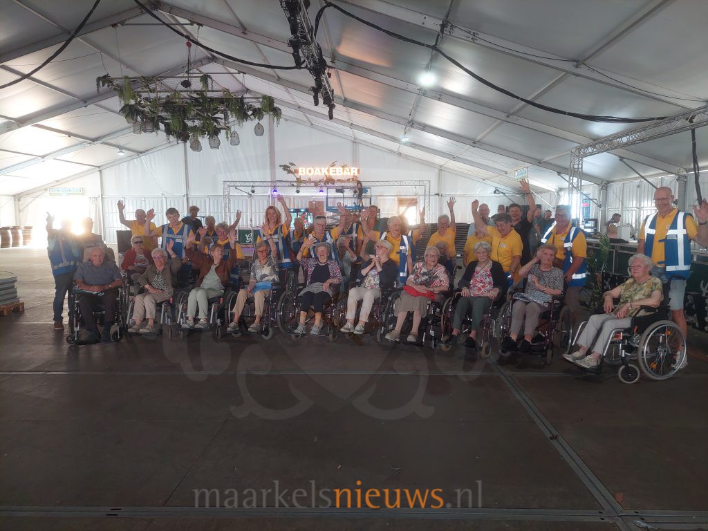 Rolstoelwandelen bracht bezoek aan COA en Maarkelse tent