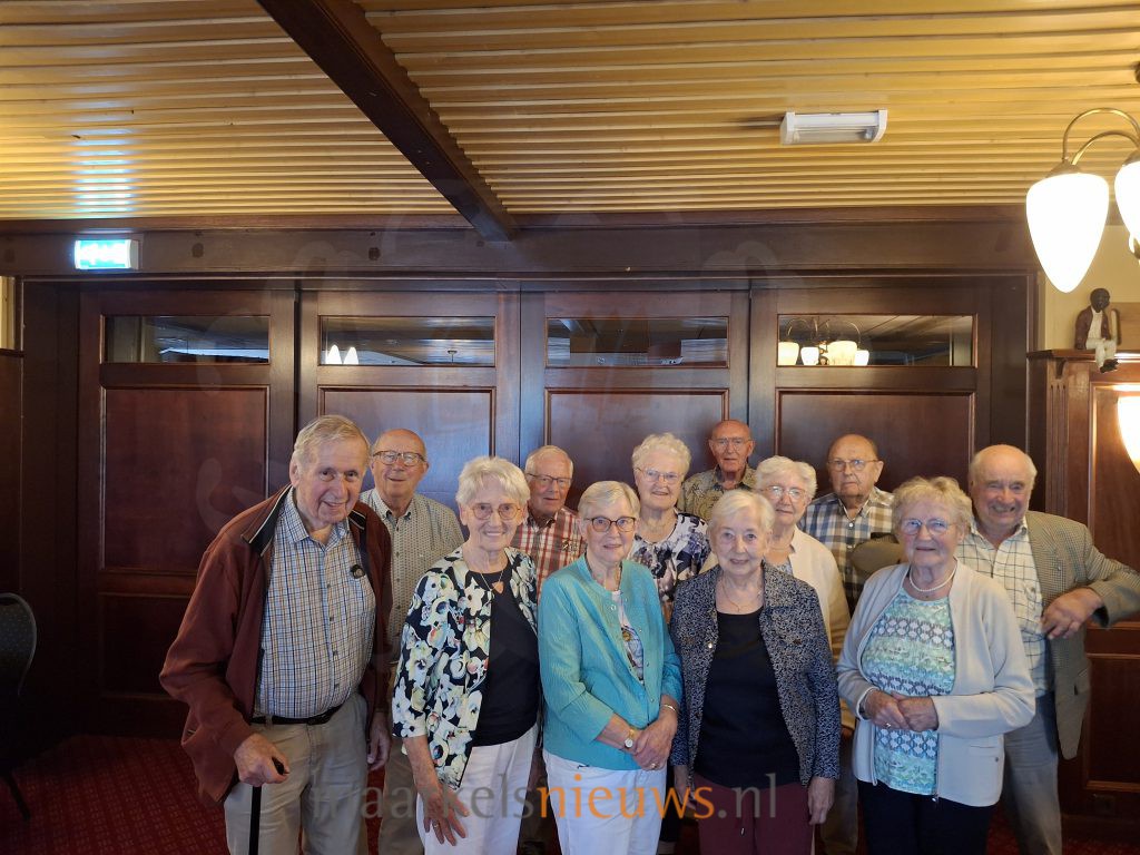 Oud-klasgenoten zetten traditie voort na 80-jarige reünie