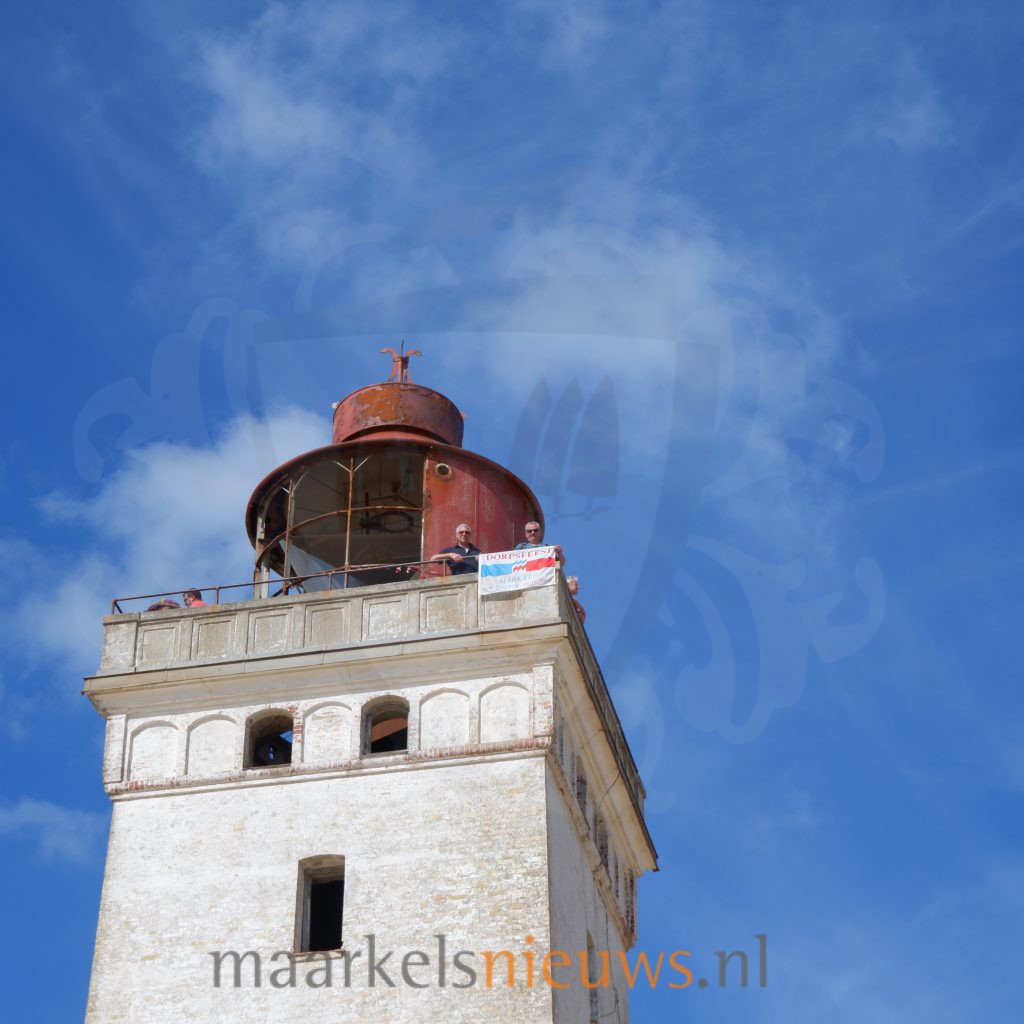 Dorpsfeestvlag wappert in Denemarken