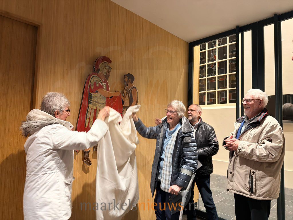 Kunstwerk Sint Martinus onthuld in hal Martinuskerk