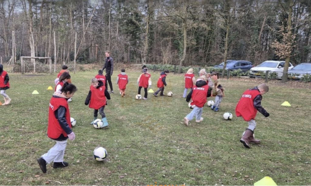 FC Twente Kidsclub op bezoek bij Elserike