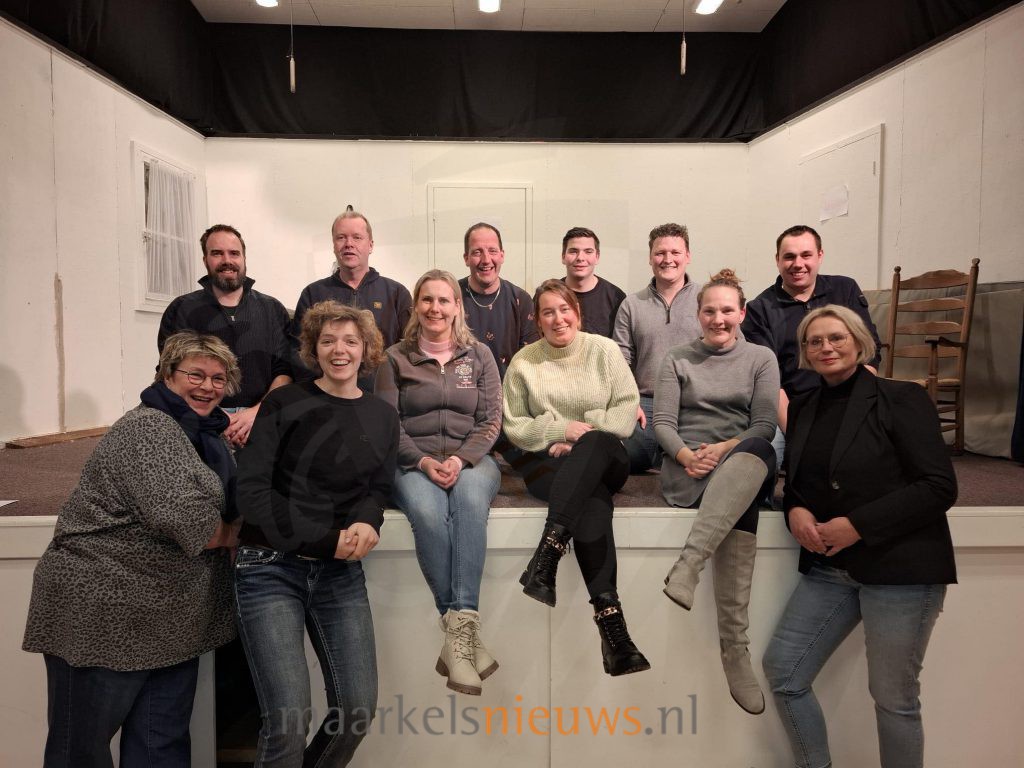 Toneelgroep Markelosebroek speelt klucht ‘Meiden achter het behang’