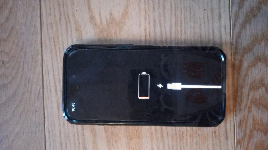 Telefoon gevonden op kruising Enkelaarsweg en Hogedijk