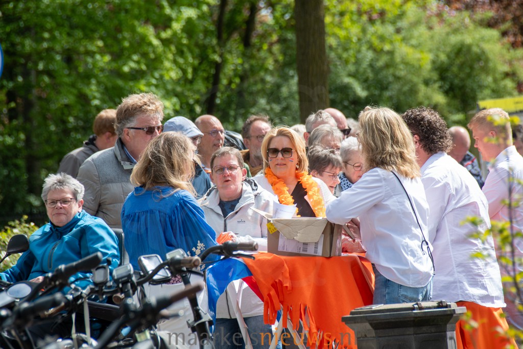 Geslaagde en zonnige Oranjefietstocht