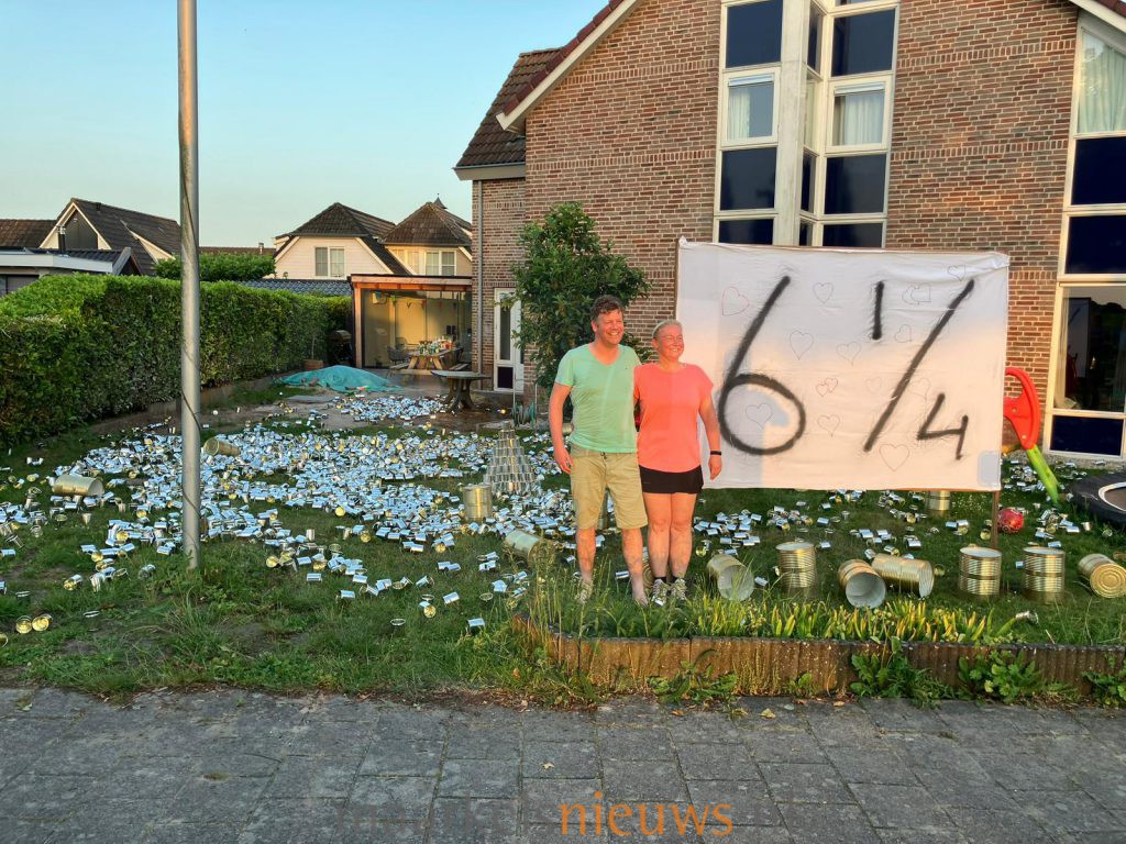 Tuin vol blikken voor 6¼-jarig huwelijk