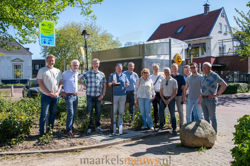 Watertappunt officieel geopend op Kaasplein in Markelo